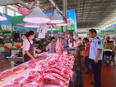 告别生鲜食用农产品“美颜神器”南宁市金桥农产品批发市场换上全新“生鲜灯”